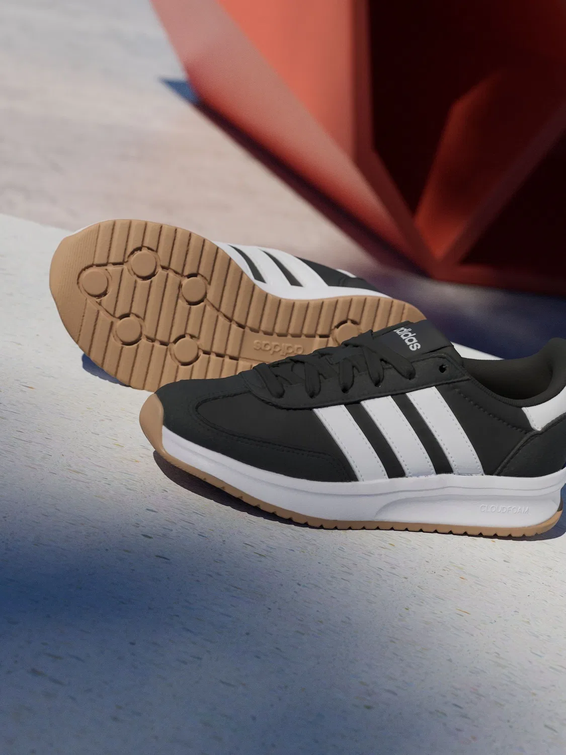 Кроссовки беговые Run 70s 2.0 adidas, черно-белые — фото 3
