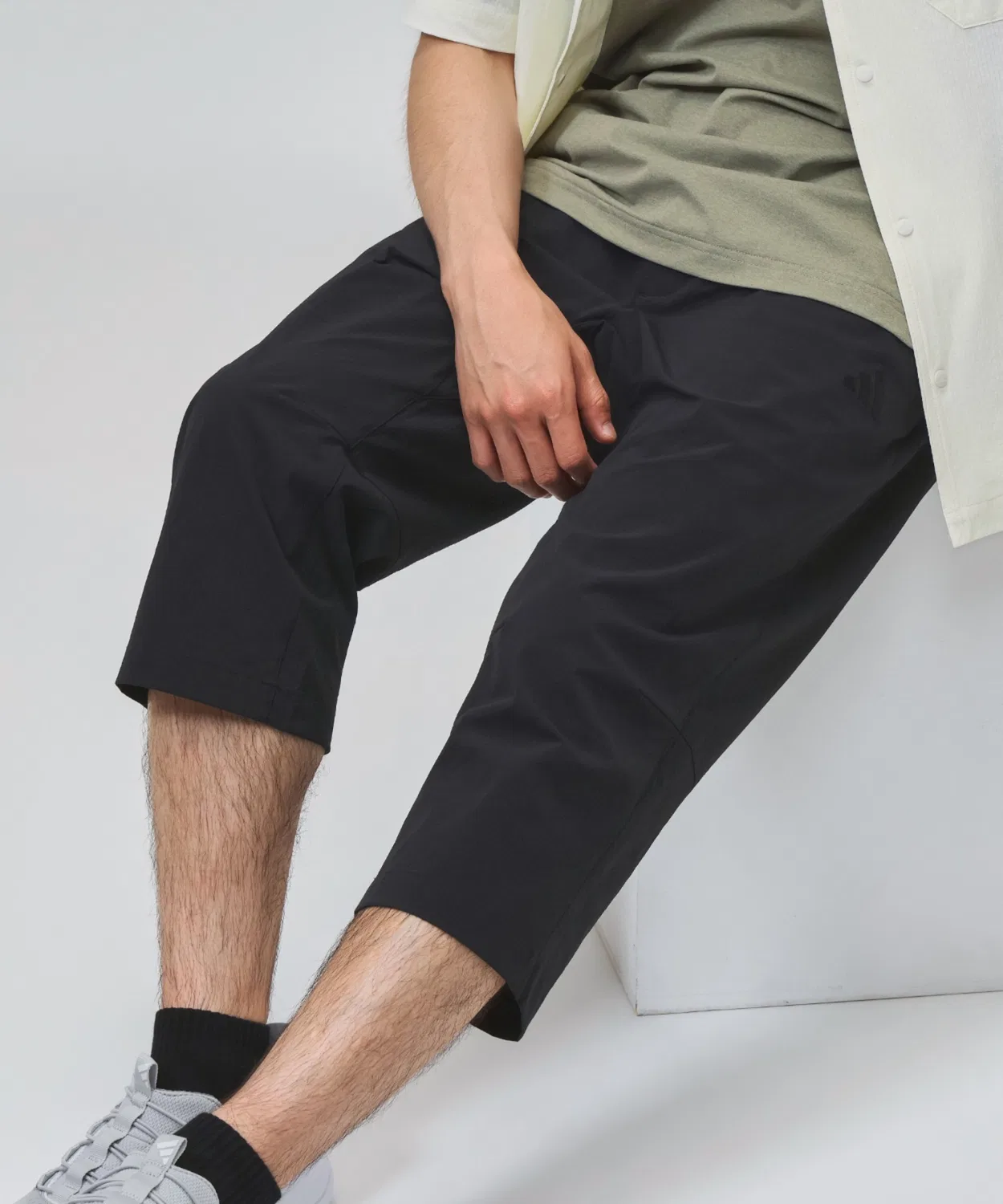 Мужские штаны-чинос с зауженным кроем Cool Feeling Regular Fit Tapered Woven 3/4 Open Hem, Adidas, Black