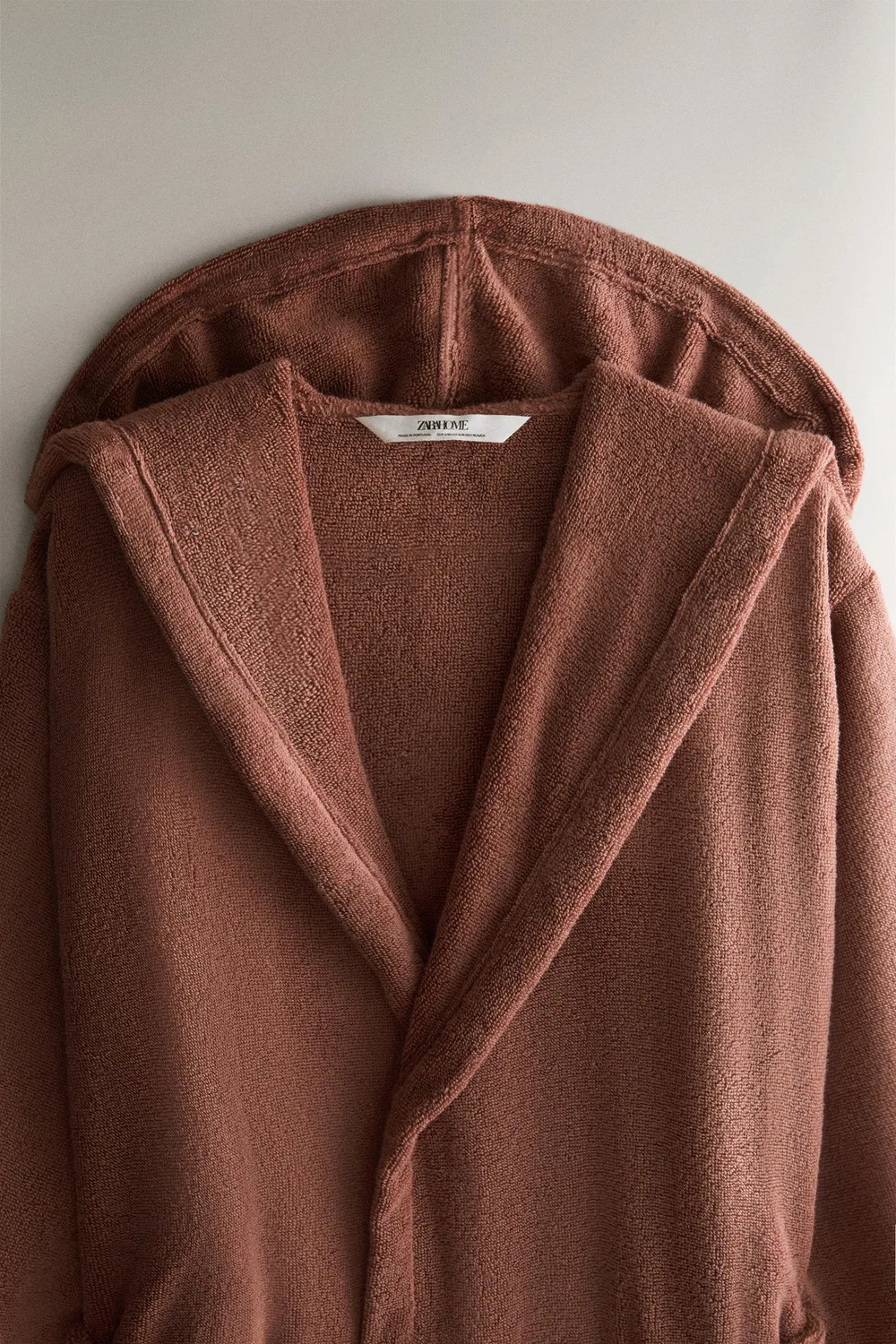 Очень мягкий банный халат с капюшоном (380 ГХМ²) ZARA, dark russet — фото 2