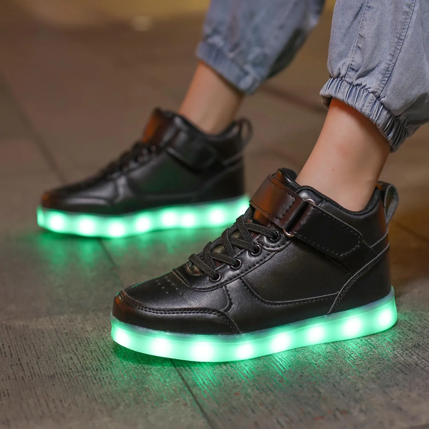 Детские светящиеся кроссовки с LED-подсветкой на шнуровке SEROUNY, Black — фото 2