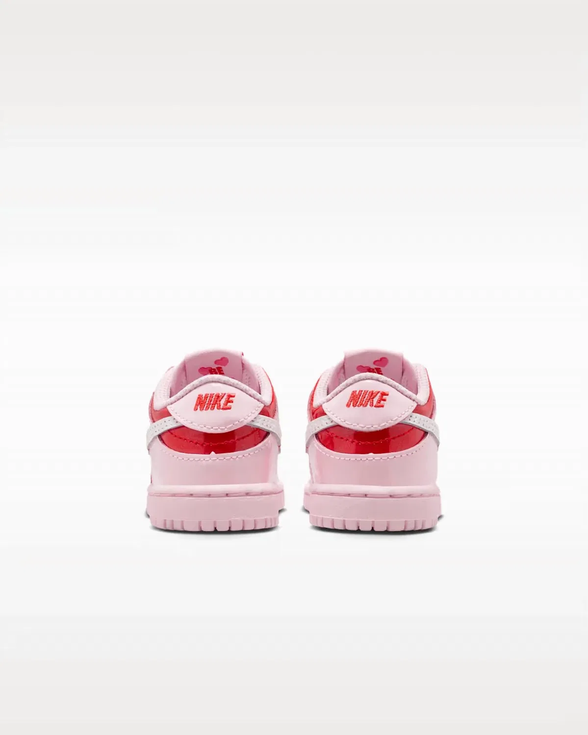 Детские кроссовки с эластичными шнурками Dunk Low Valentines Day 2026 Nike, Pink Foam/Light Crimson/Summit White — фото 4