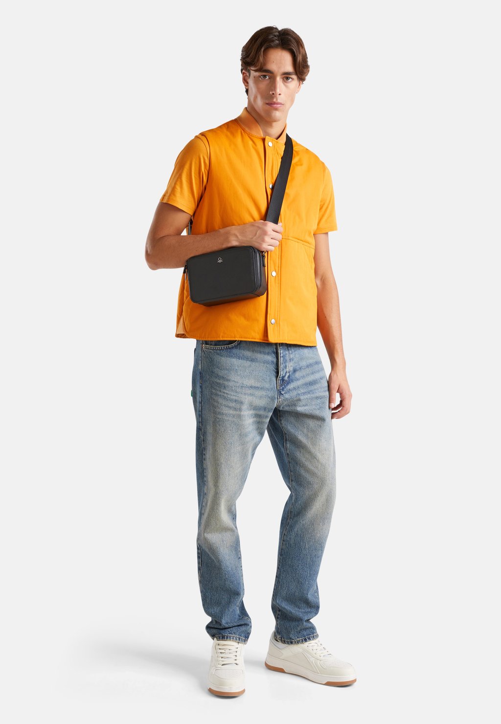 

Жилет WITH CONTRASTING CHECK FRONT POCKETS WINDPROOF CLOSURE. ELASTICATED COLLAR SNAP BUTTON REGULAR FIT United Colors of Benetton, оранжевый
