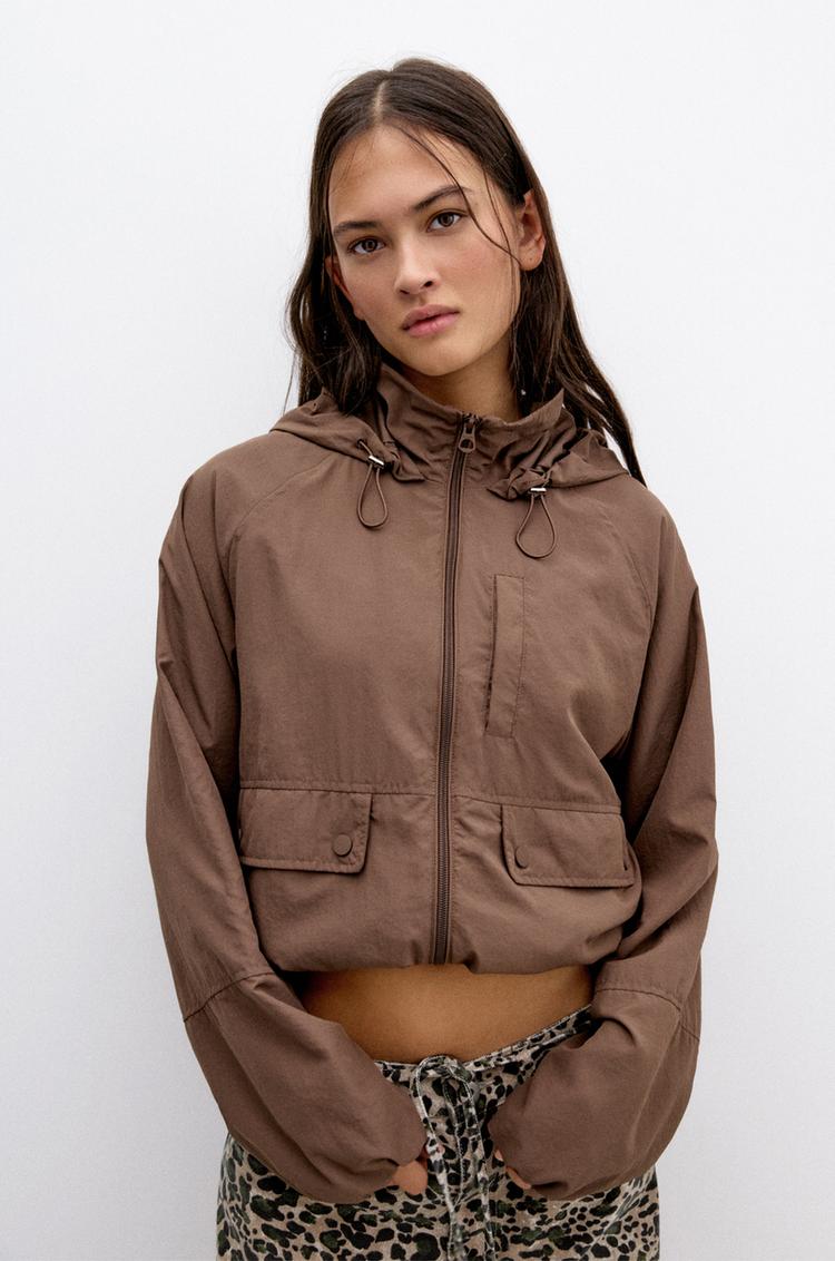 

Короткая легкая куртка с капюшоном Pull And Bear, коричневый
