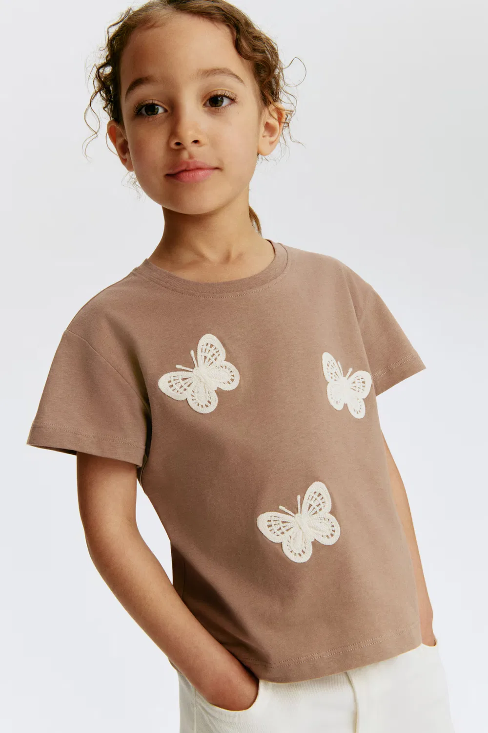 Футболка H&M, Mattgraubraun/Schmetterlinge — фото 3