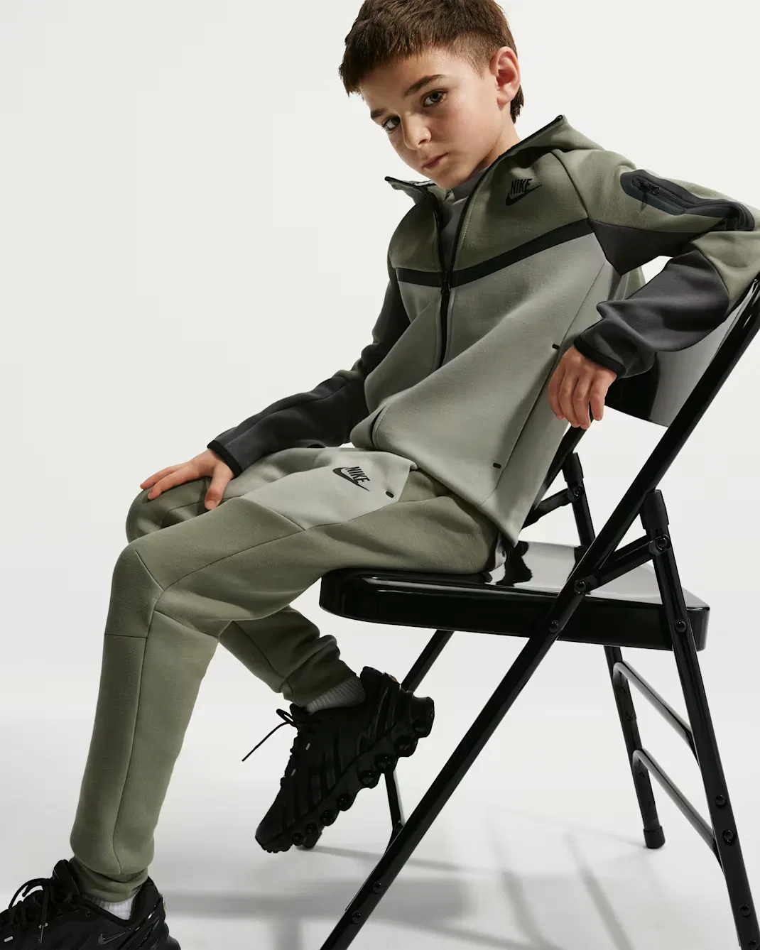 Детские спортивные штаны Nike Sportswear Tech Fleece, Silver Sage/Spruce Fog/Black/Black — фото 4
