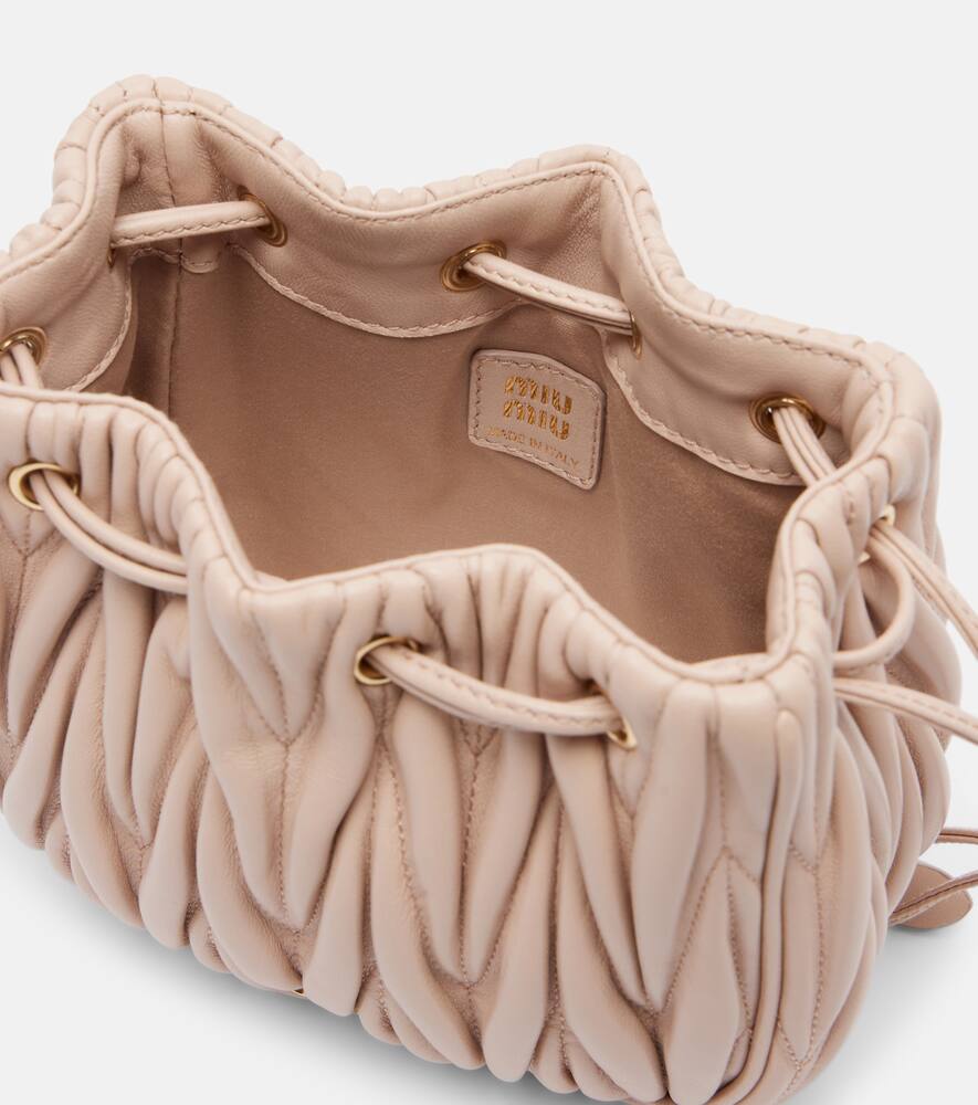 Кожаная сумка-ведро с тиснением Miu Miu, Powder — фото 3