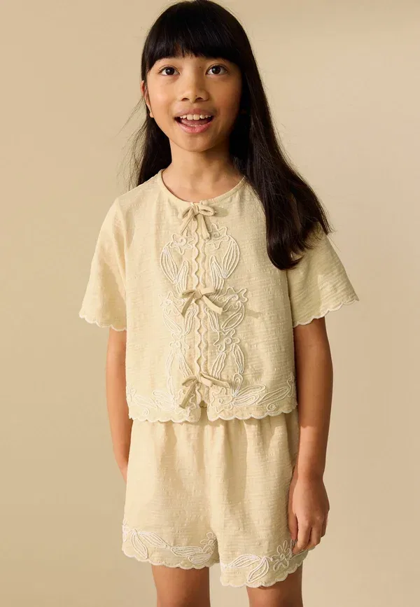 Комплект из шорт и футболки с вышивкой Regular fit - embroidery tie shorts set, Next, желтый