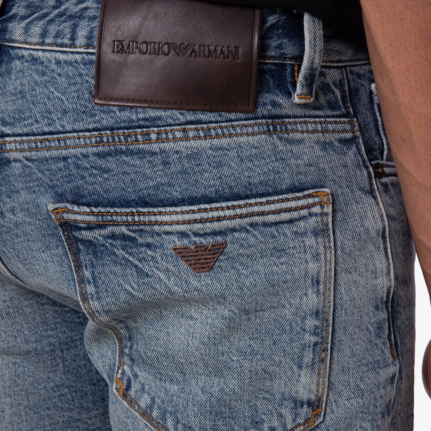 Джинсы зауженные J06 Slim-Fit Denim Jeans Emporio Armani, Light Blue Denim — фото 3