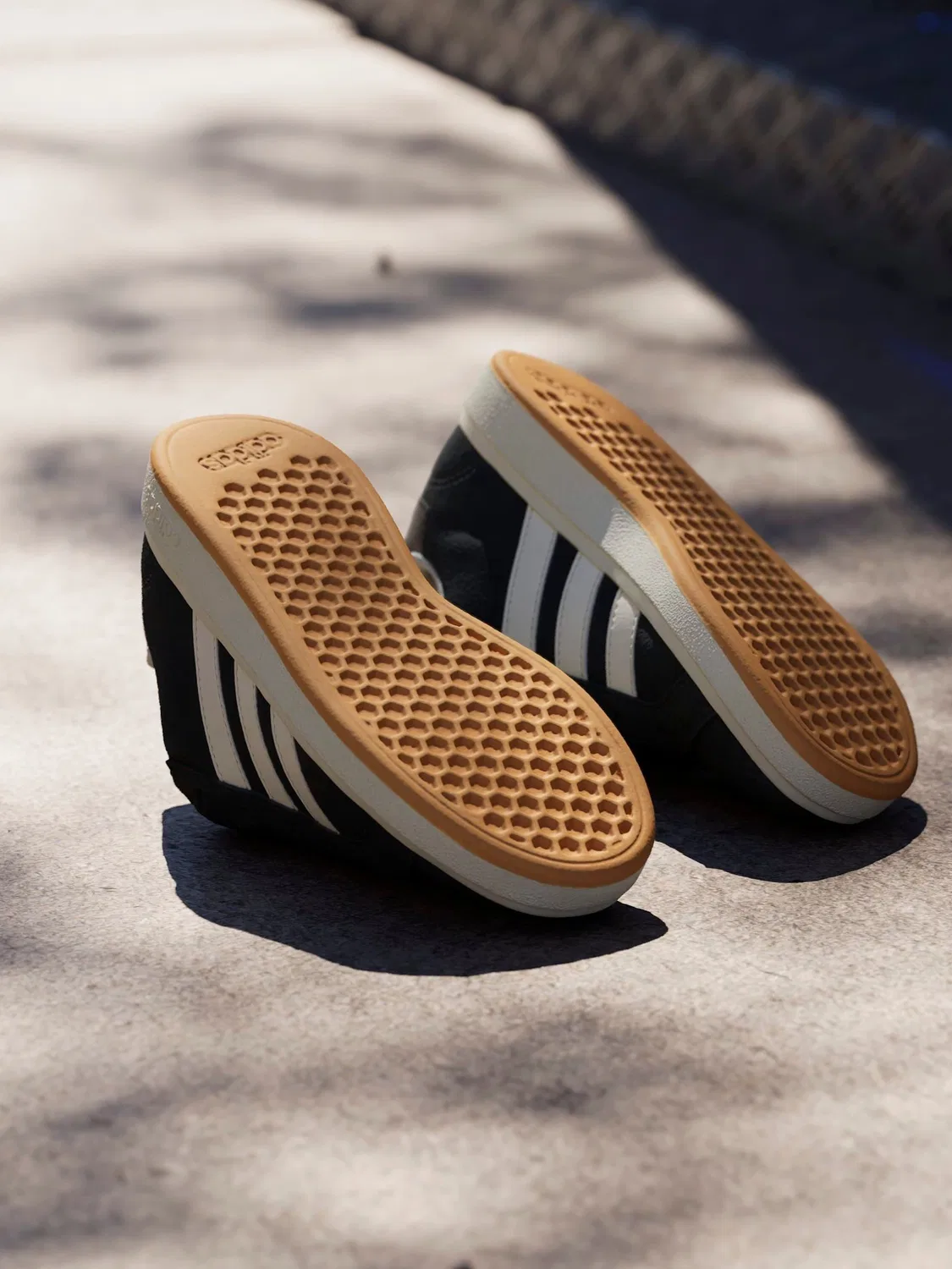 Кроссовки adidas Grand Court 00s, черные — фото 3