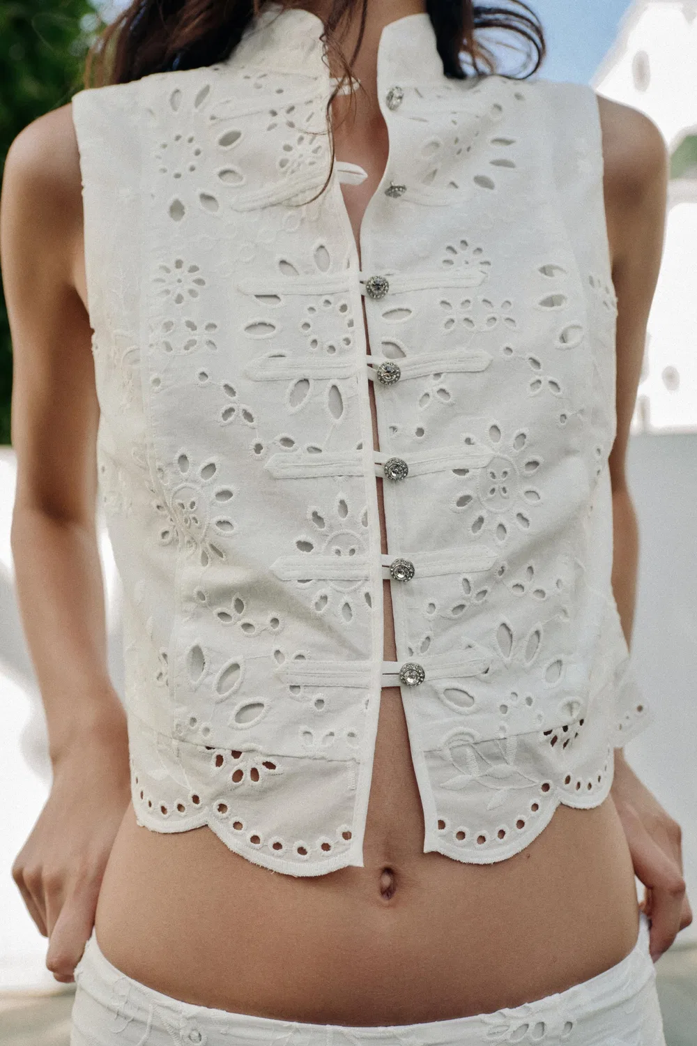 Вышитый топ с пуговицами, украшенными стразами. ZARA, White — фото 4