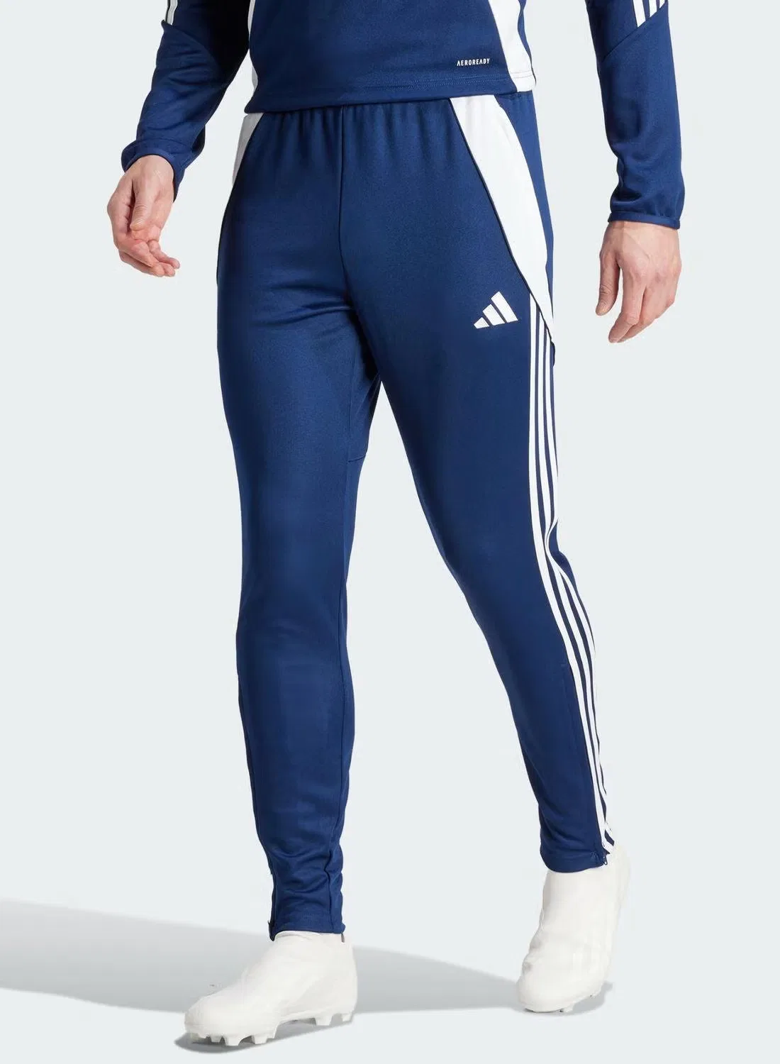 Штаны тренировочные с влагоотводящей технологией Tiro24 Adidas, темно-синий