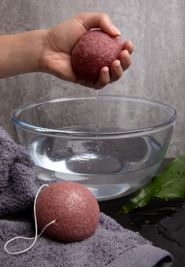 Набор конжак-спонжей из красной глины для лица Konjac Sponge Set Red Clay Luvia Cosmetics — фото 4