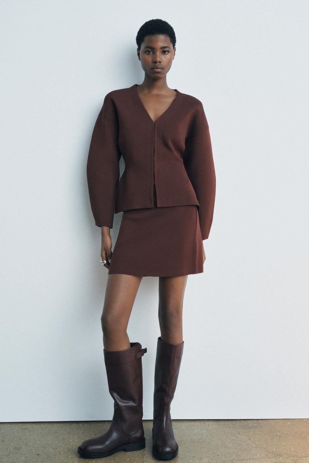 

Мини-юбка из простого трикотажа ZARA, коричневый