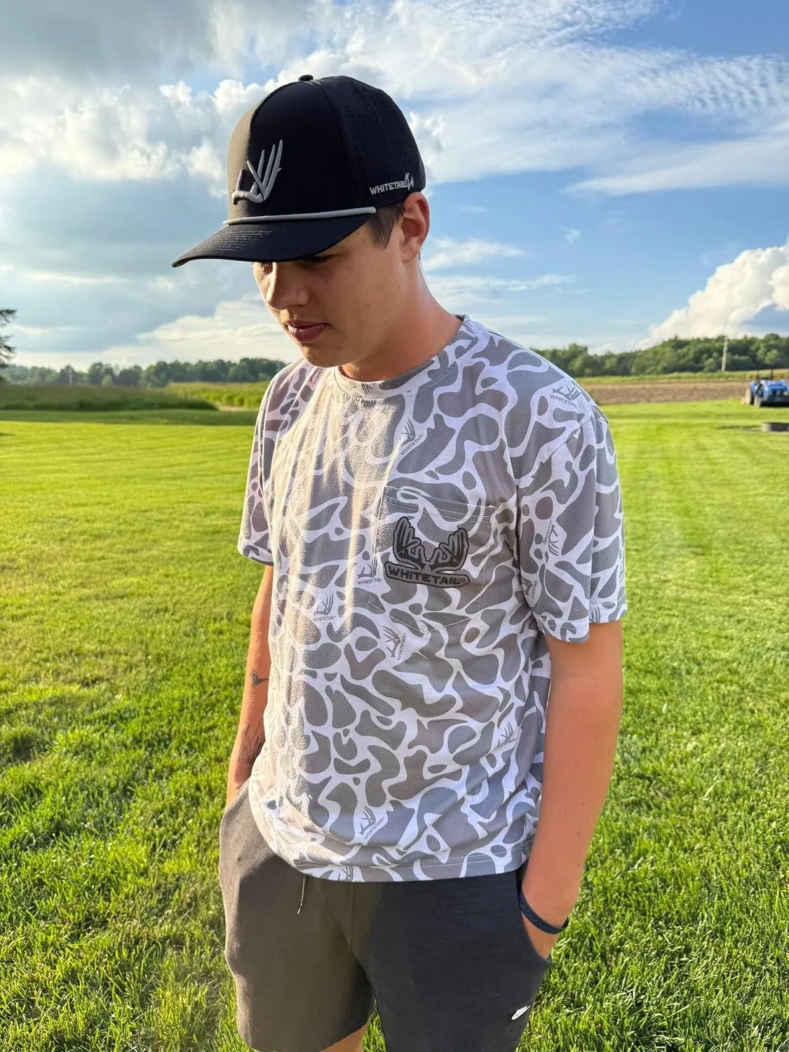 Мужская футболка с принтом Whitetail Co. Old Camo Faded Pocket Tee — фото 2