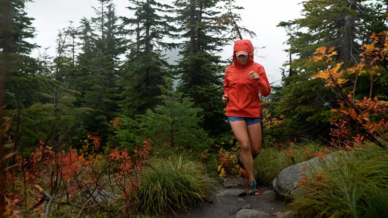 Женская куртка-борцовка Patagonia на подкладке Storm Racer, цвет Pimento Red — фото 3