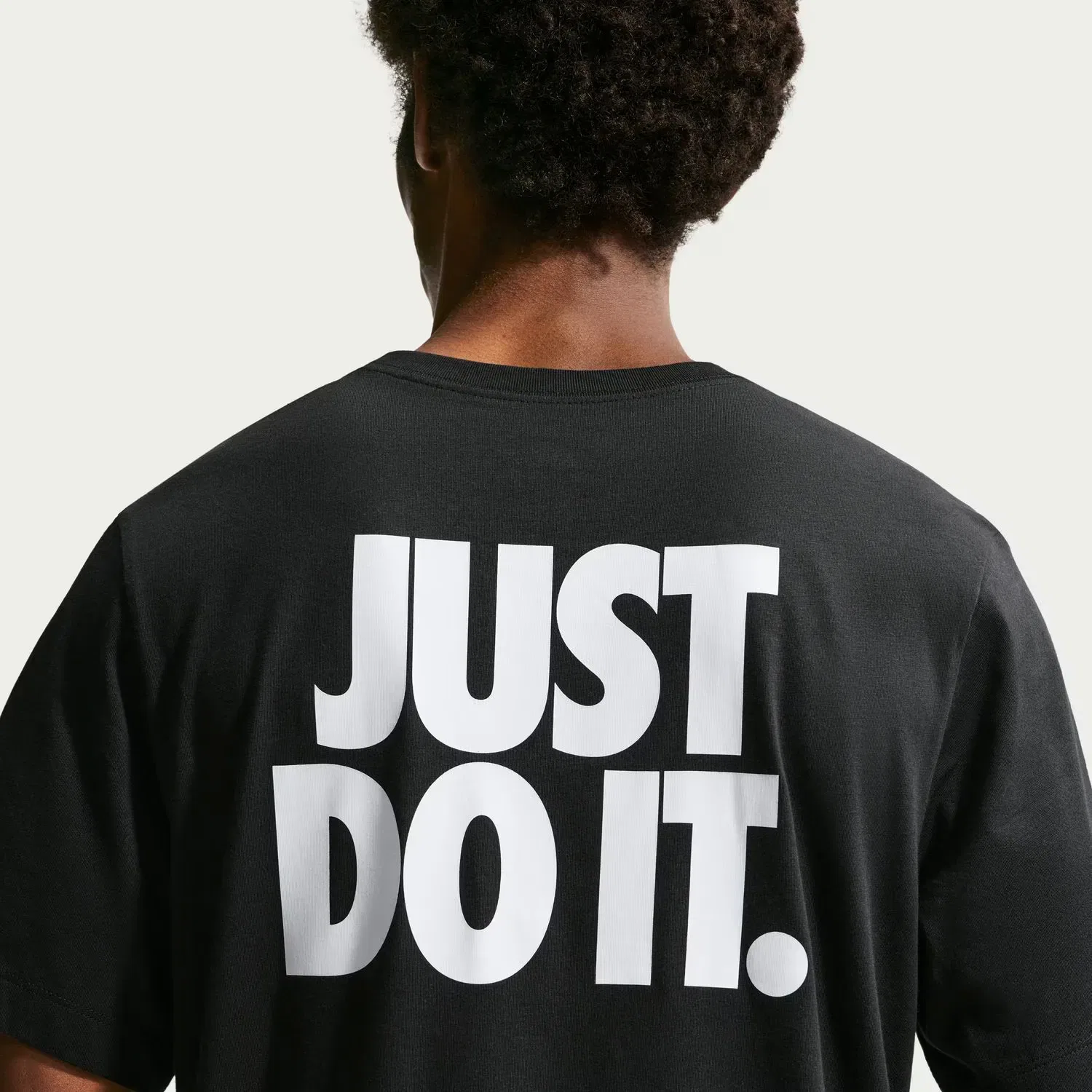 Мужская футболка свободного кроя Nike Sportswear Essential, Nike, Negro — фото 4