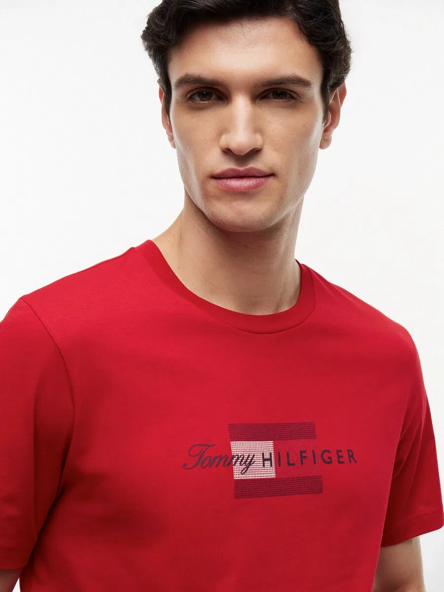 Футболка TOMMY HILFIGER с изображением флага, красного цвета — фото 2