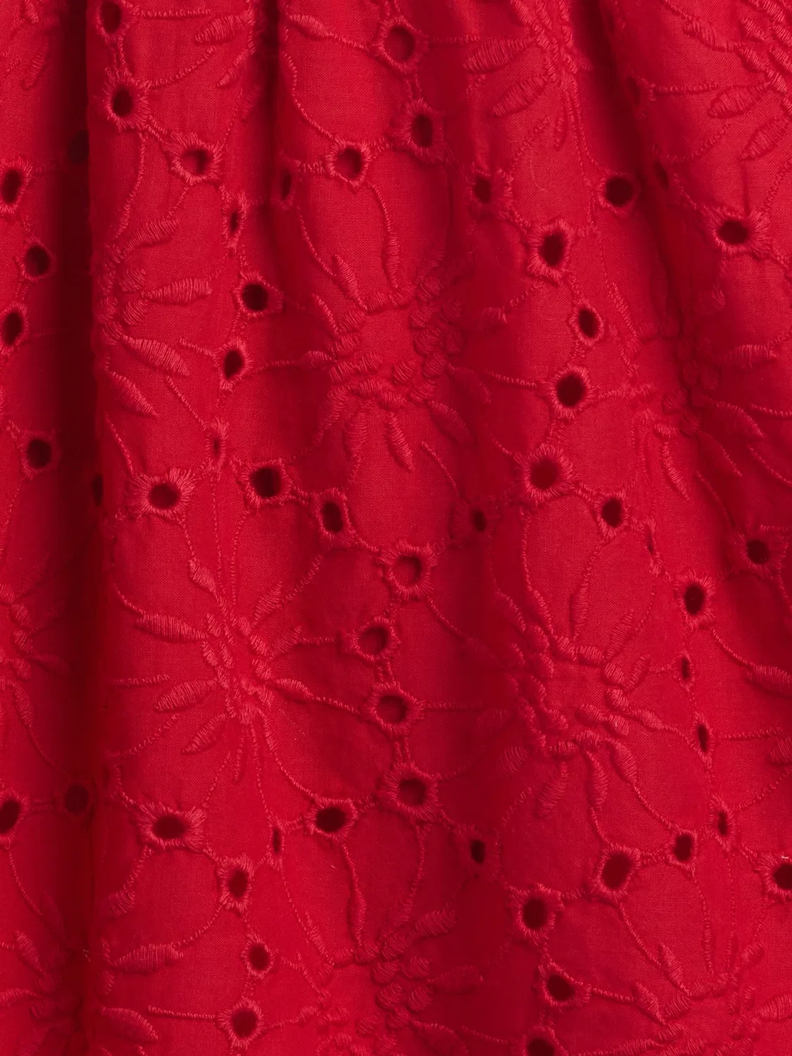 Платье с вышивкой Gap Red Smocked Eyelet Dress, красное — фото 3