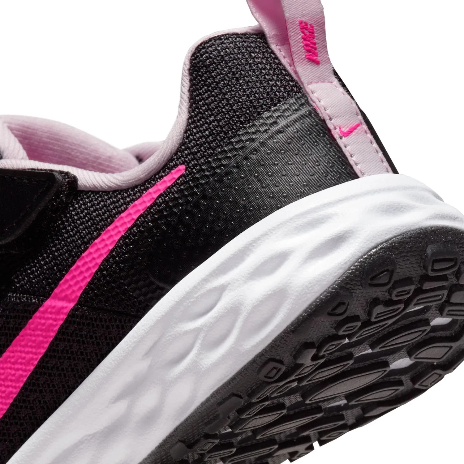 Детские кроссовки для мальчиков без каблука Revolution 6 NIKE, Black Hyper Pink Pink Foam — фото 4