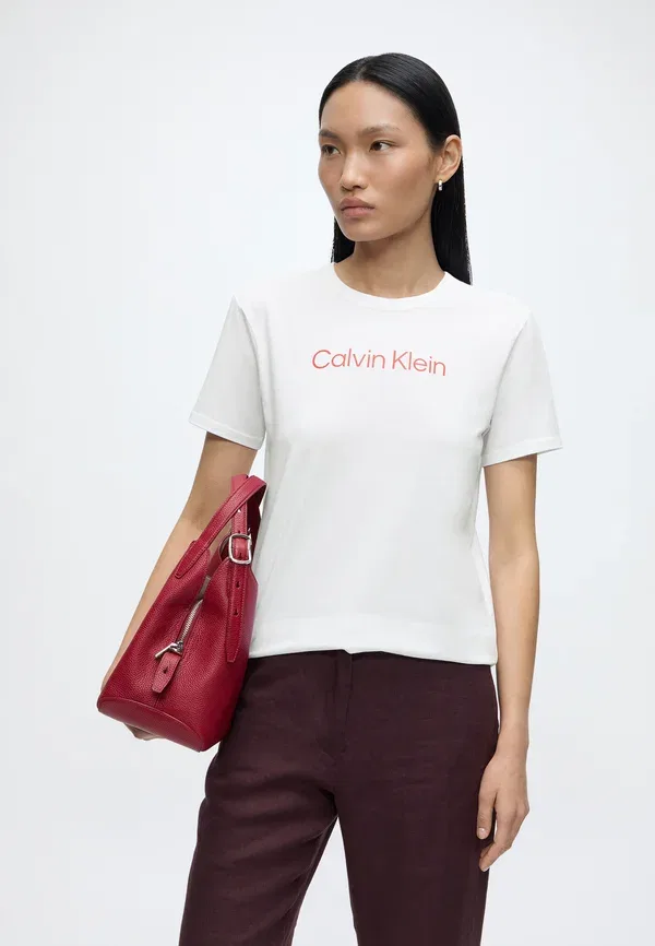 Обычная футболка для поездок на работу - футболка с принтом Calvin Klein, белый — фото 4