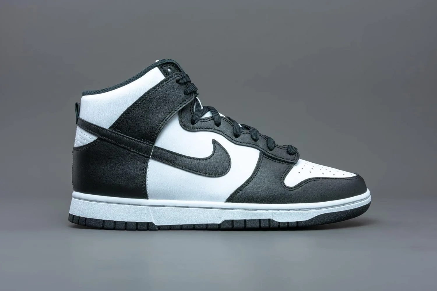 Мужские баскетбольные кроссовки Nike Dunk Hi Retro, белый/черный — фото 2