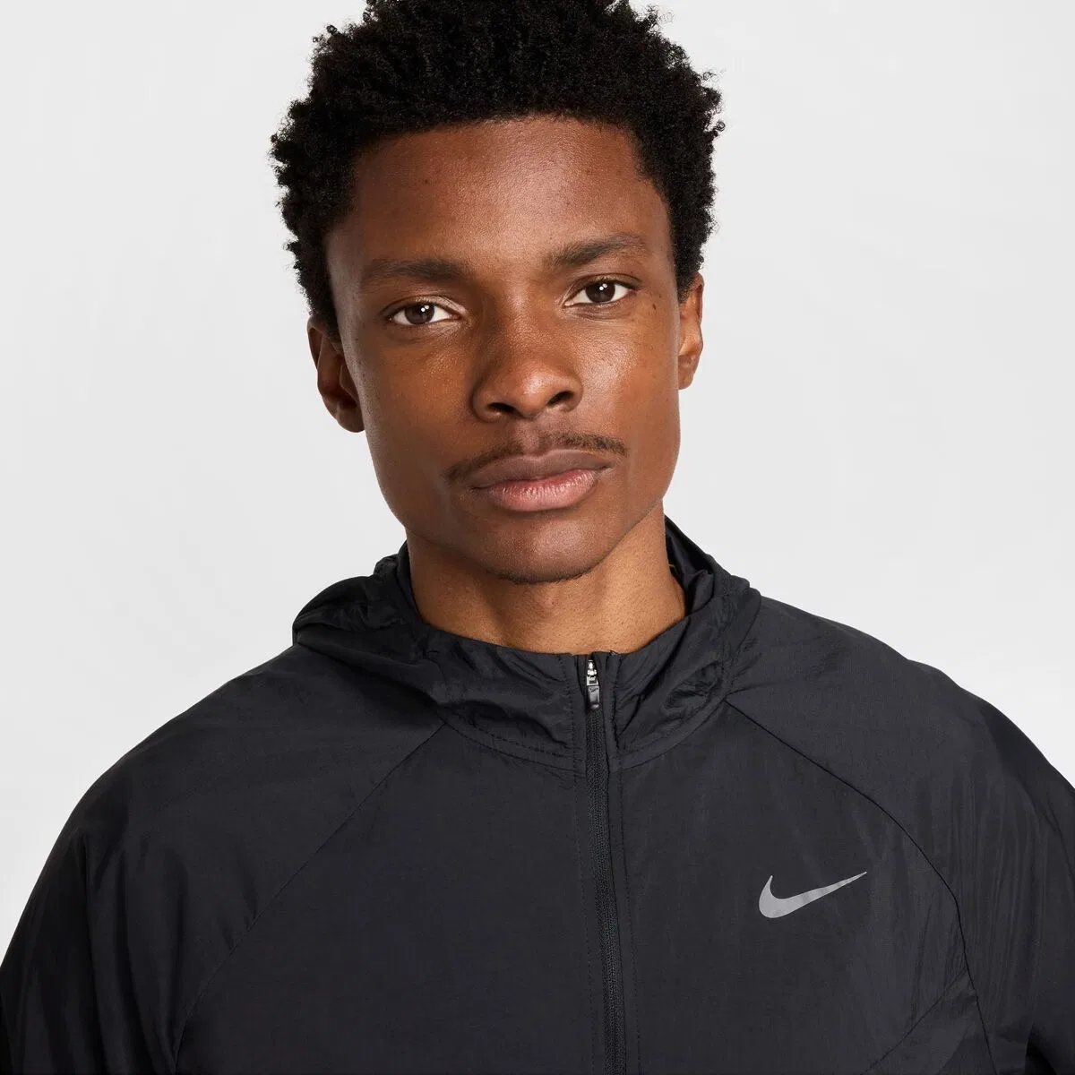 Мужская куртка с защитой от ультрафиолета Nike UV Repel Stride Jacket, Black/Black/Reflective Silv — фото 4