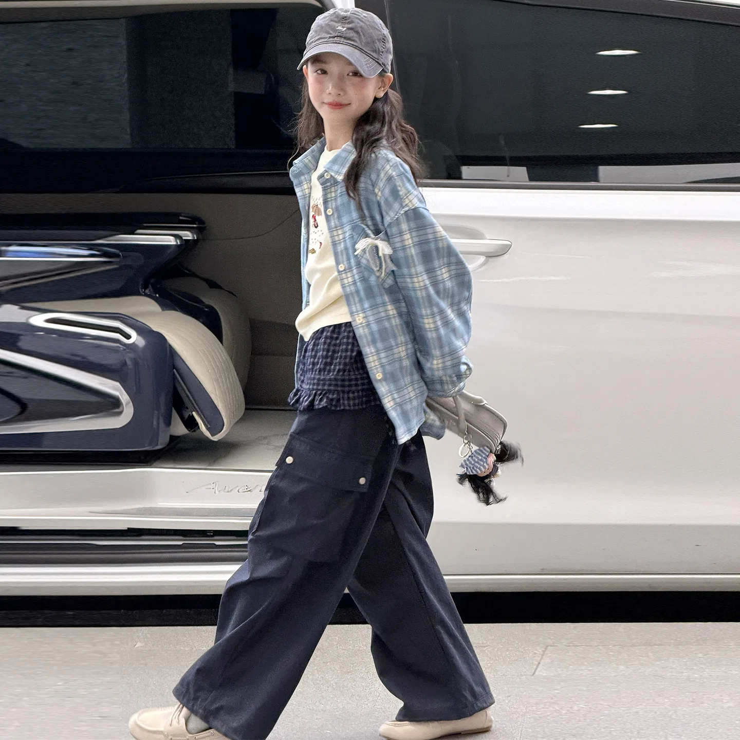 Детский комплект из рубашки и карго-брюк с юбкой-клапаном, модель Blue Plaid Shirt+Cargo Pants with Skirt Flap, MADALLO, Blue Plaid Shirt+Cargo Pants with Skirt Flap — фото 4