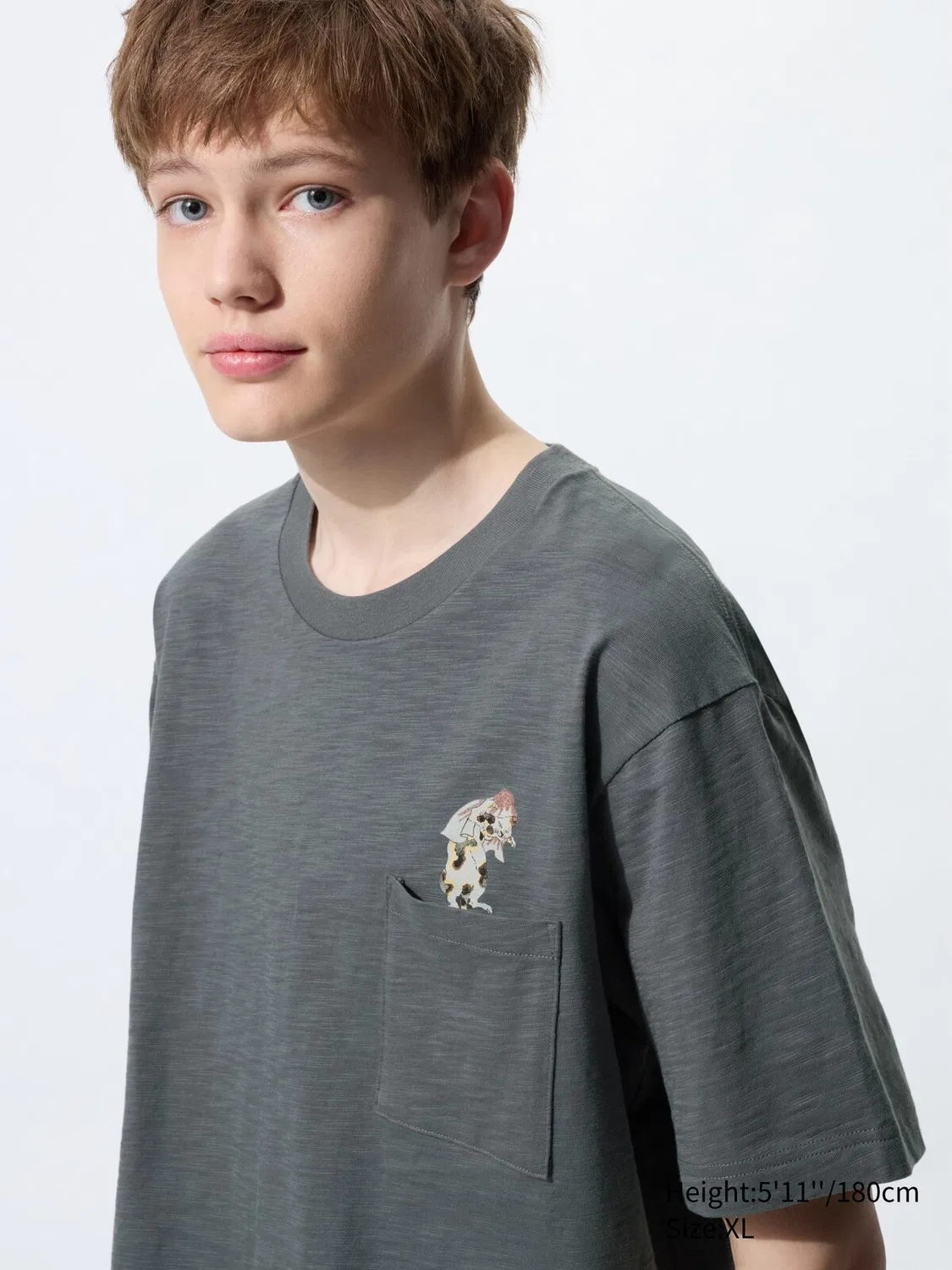 Футболка с коротким рукавом Uniqlo, графический принт в стиле укие-э, черный/серый — фото 2