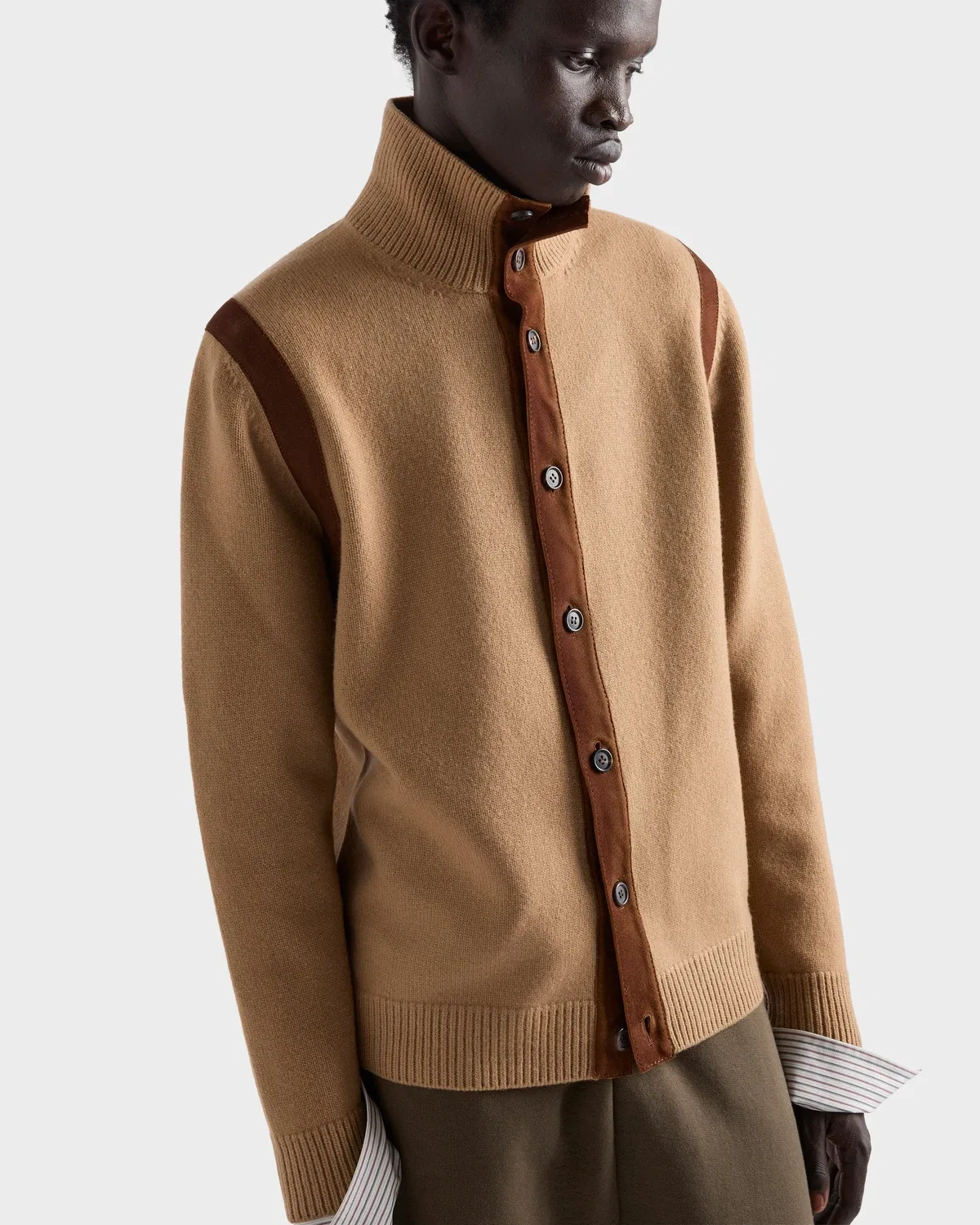 Шерстяной кардиган с кожаными аппликациями Prada, коричневый — фото 4