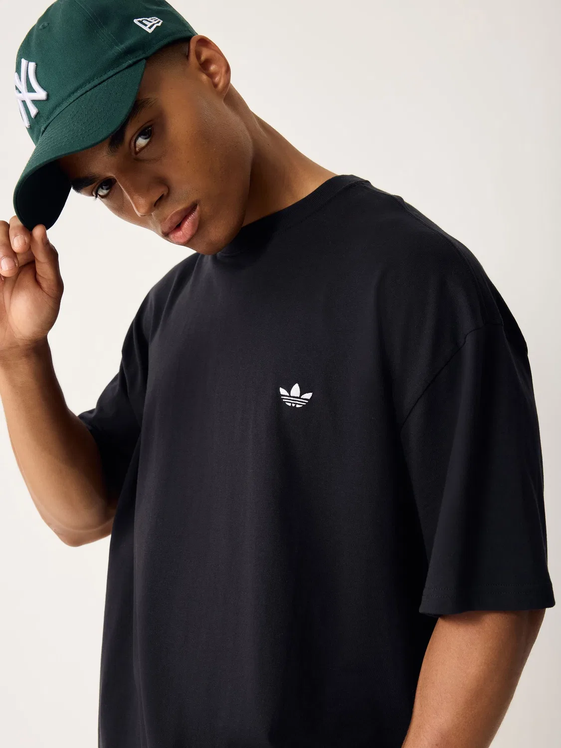 Футболка свободного кроя adidas Originals Trefoil Essentials, черный — фото 4