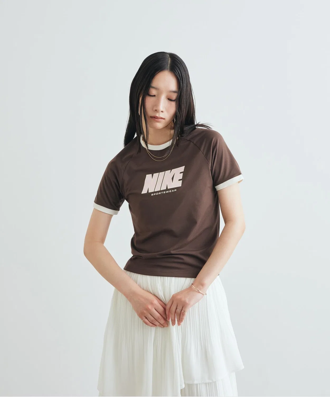 Женская облегающая футболка с коротким рукавом NIKE Sportswear, Baroque Brown — фото 4