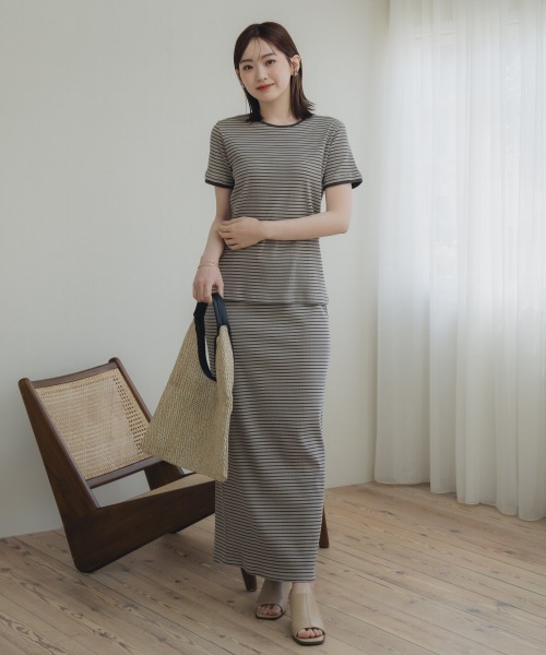 

Комплект (футболка и юбка) в ребристую полоску, бренд Slattgir, серый