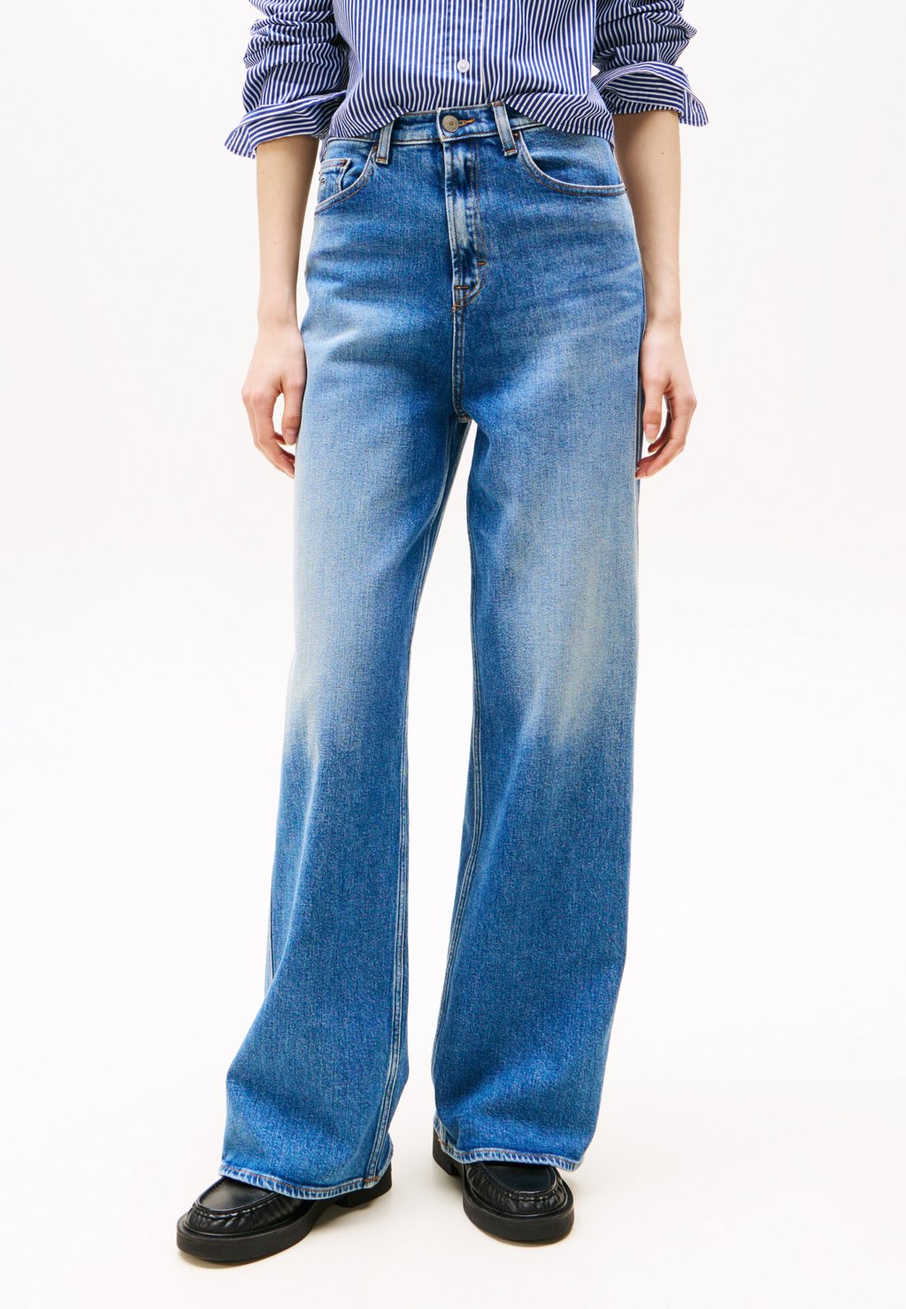 

Джинсы свободного кроя Tommy Jeans, цвет Denim Medium