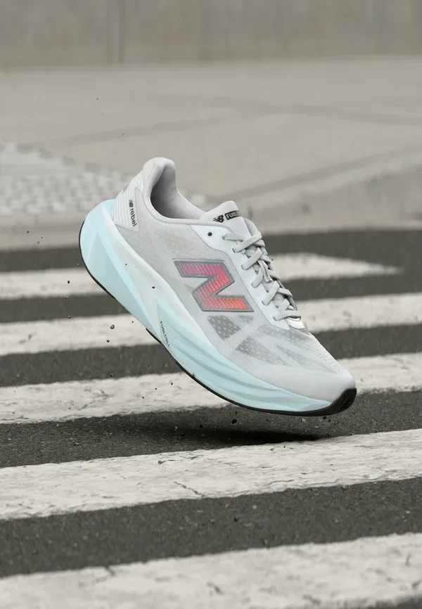 Кроссовки для бега по шоссе Rebel v5 New Balance, белый