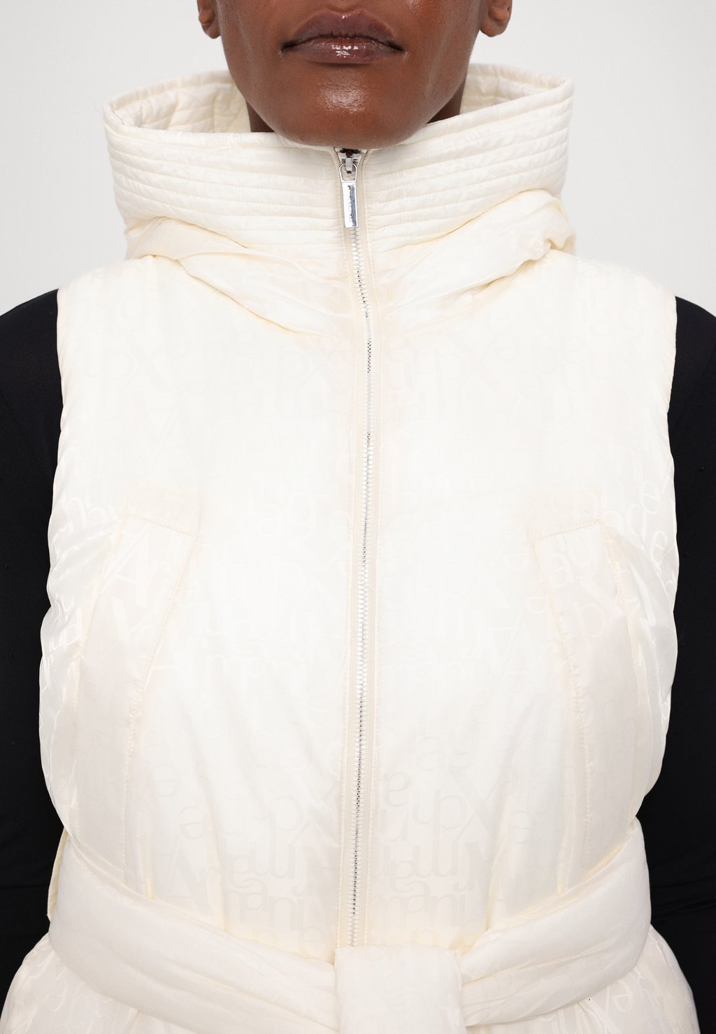 

Жилет SLEEVELESS JACKET Armani Exchange, молочный
