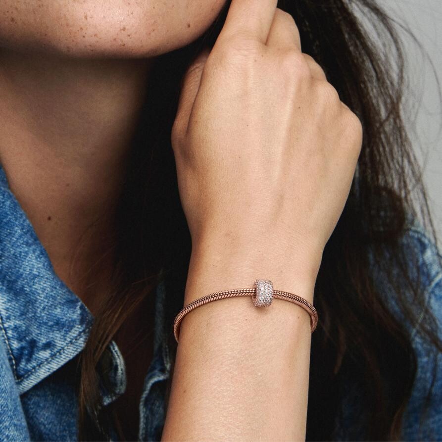 Шарм Sparkling Pavé Triple-row Pandora, покрытие - розовое золото — фото 2