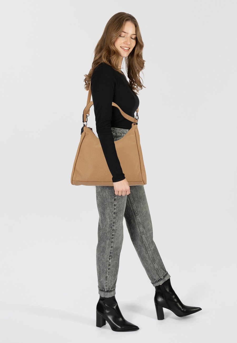 

Сумка TOM TAILOR DENIM FINNA SCHULTER 36 CM, Camel/Light Brown