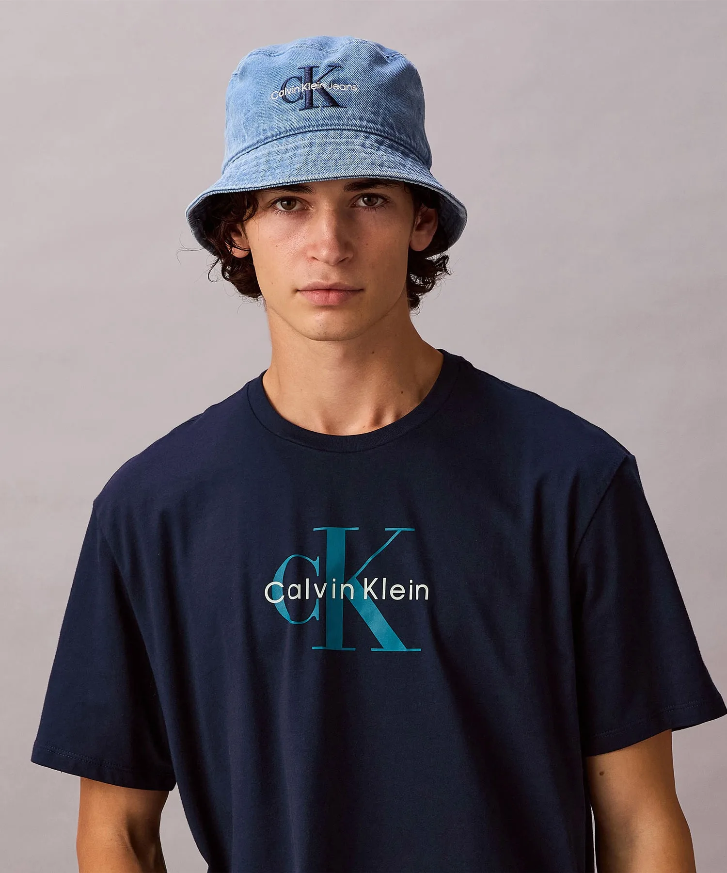 Мужская/Женская футболка Calvin Klein с монограммным принтом