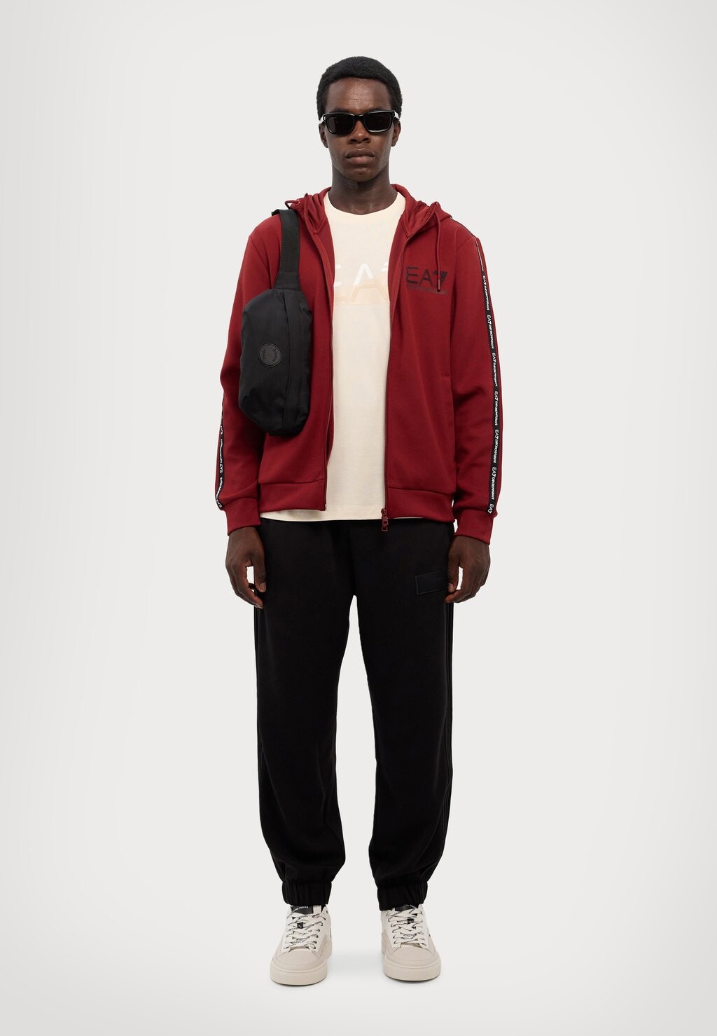

Принт на футболке EA7 Emporio Armani, белый