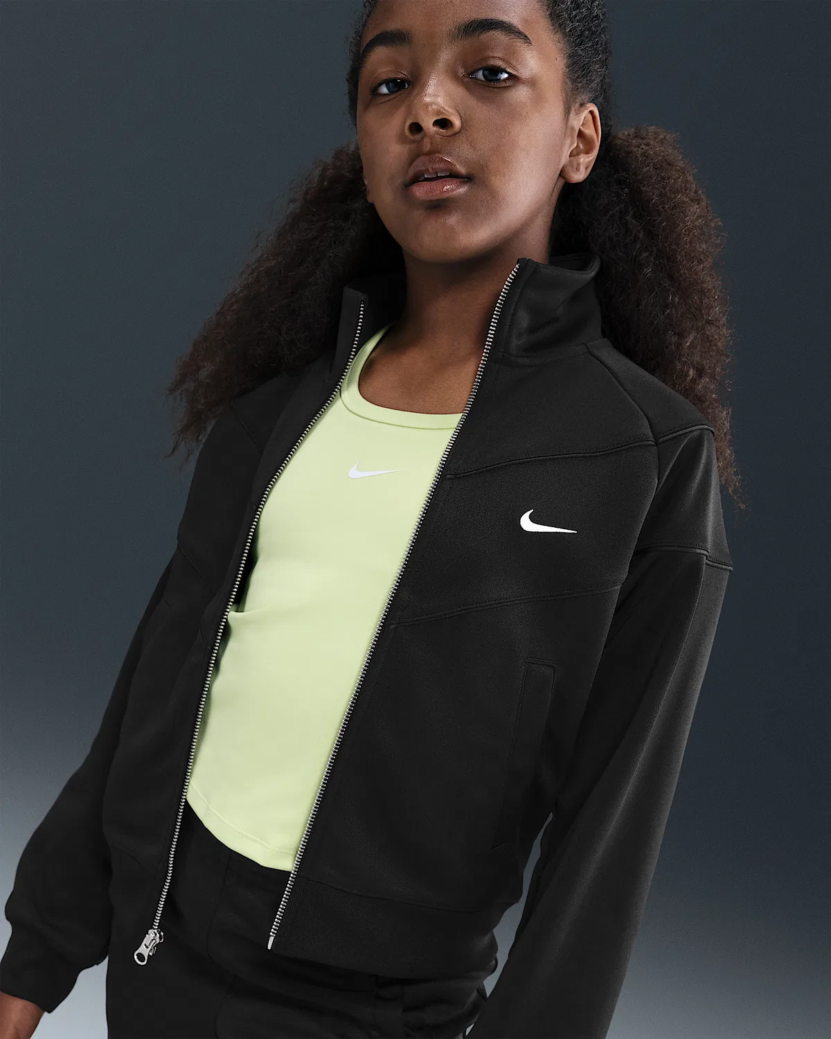 Детская (для девочек) трикотажная куртка Nike Sportswear, Black/Black/White — фото 3