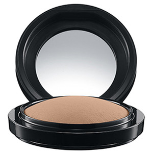 

Компактная пудра с подогретыми минералами mineralize skinfinish natural Mac, цвет medium