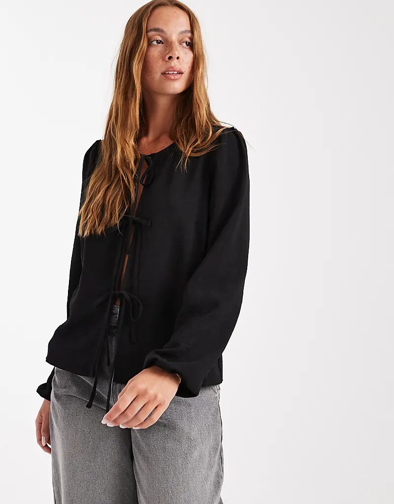 

Блузка с завязками спереди, черного цвета