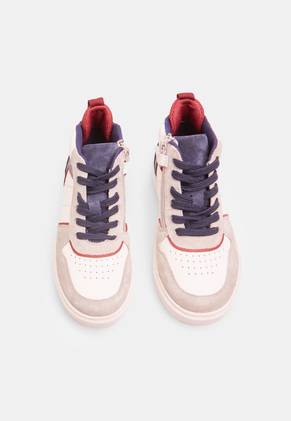 

Высокие кроссовки Bata, молочный
