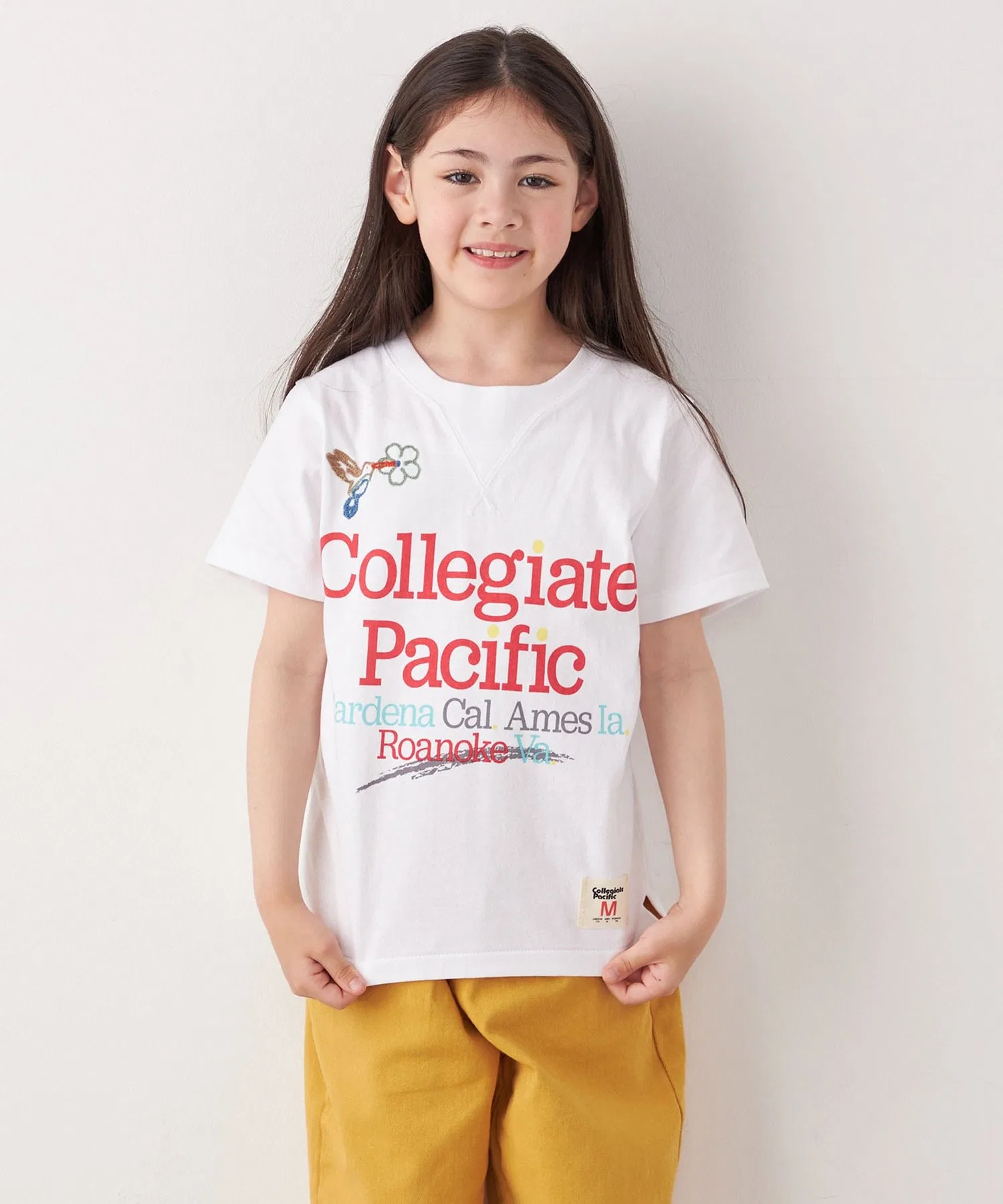 Детская футболка Collegiate Pacific с принтом и вышивкой, белая
