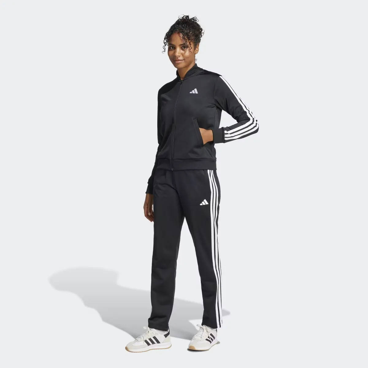 

Женский спортивный костюм Adidas Essentials с тремя полосками, черный