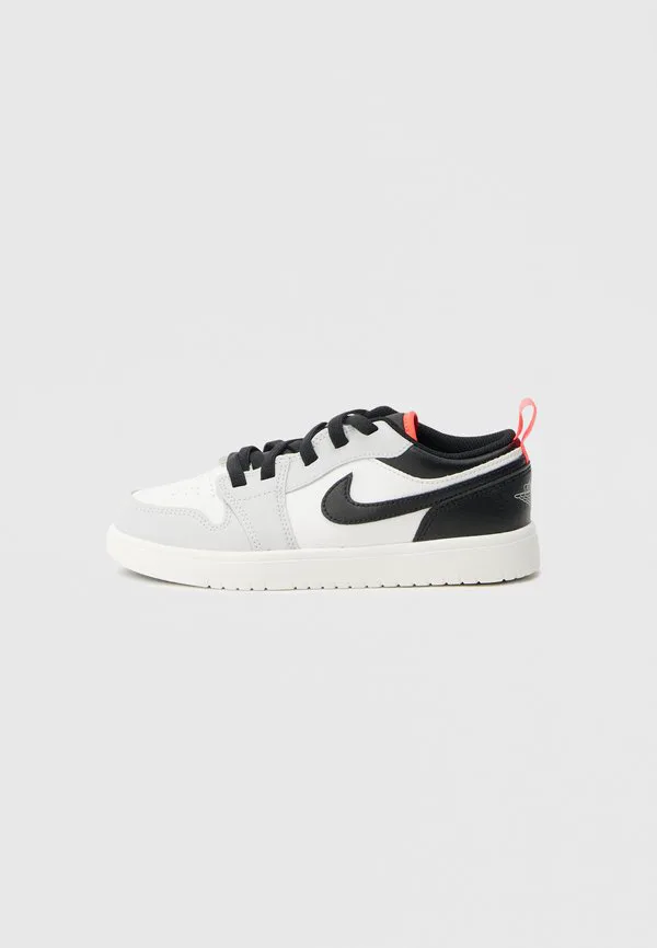 Низкие кроссовки Jordan, Black/Summit White/Infrared/Neutral Grey