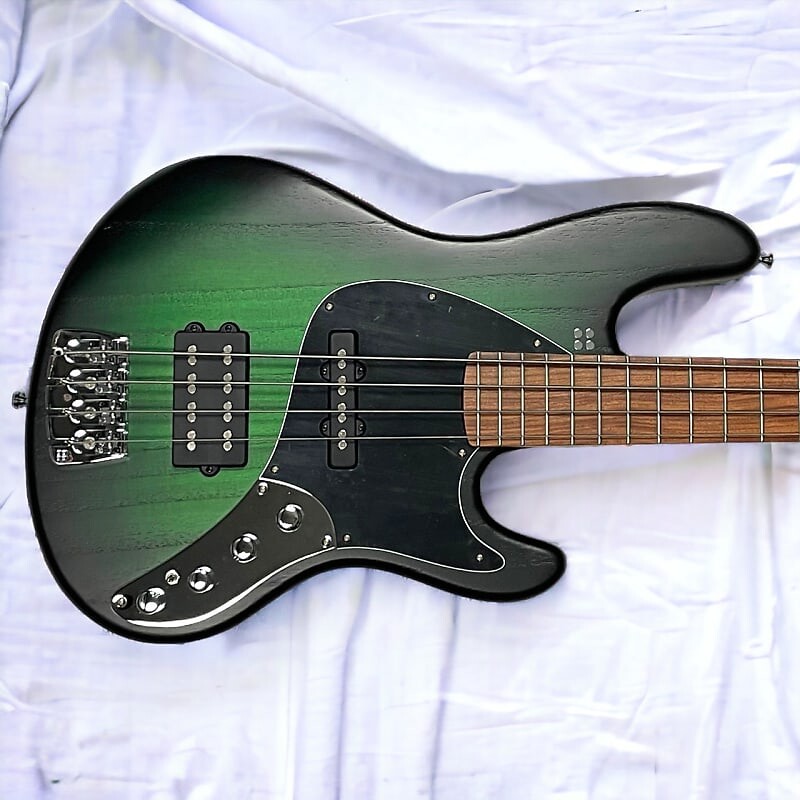 

Басс гитара Sandberg Cal. TM-4 Superlight, Green Burst with Pau Ferro