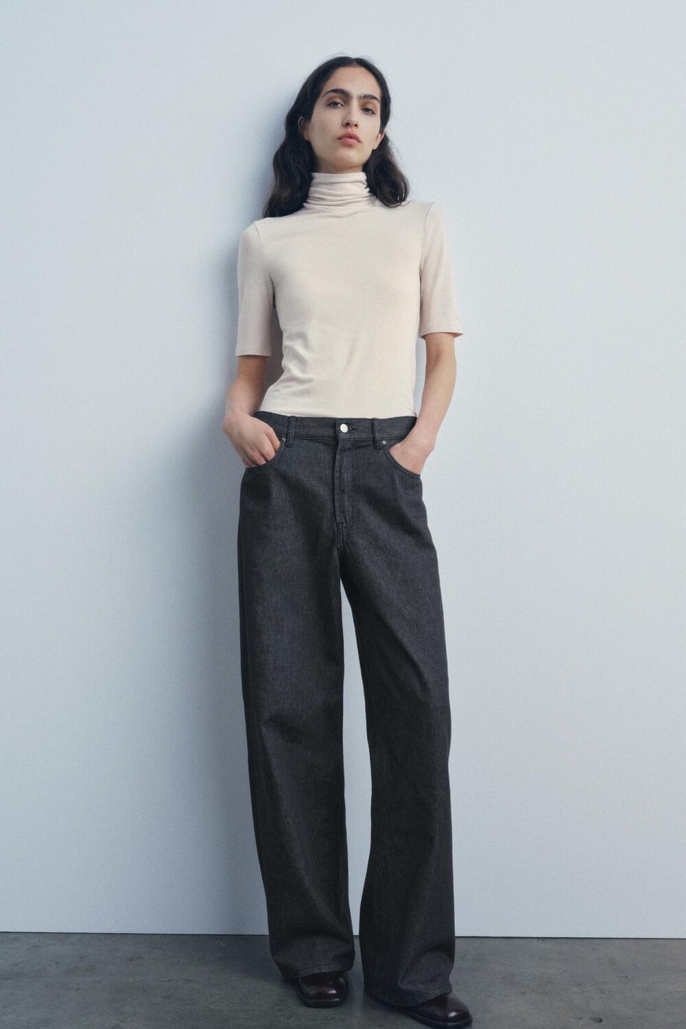 

Футболка с высоким воротом ZARA, экрю