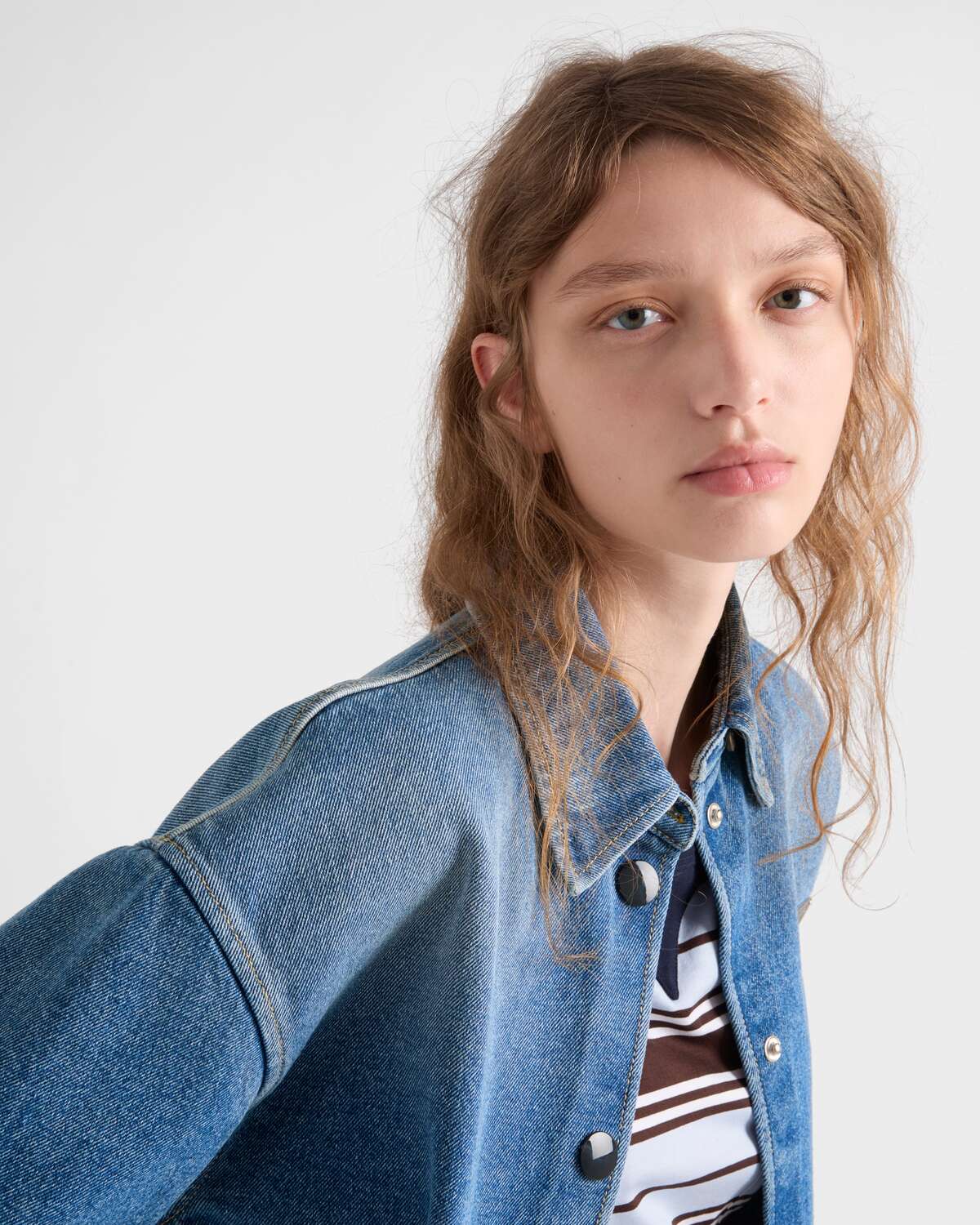 Укороченная джинсовая рубашка Prada, светло-голубой — фото 4