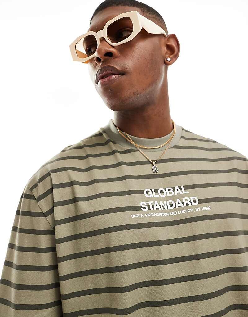 

ASOS DESIGN – Футболка оверсайз в полоску цвета хаки с текстовым принтом на груди